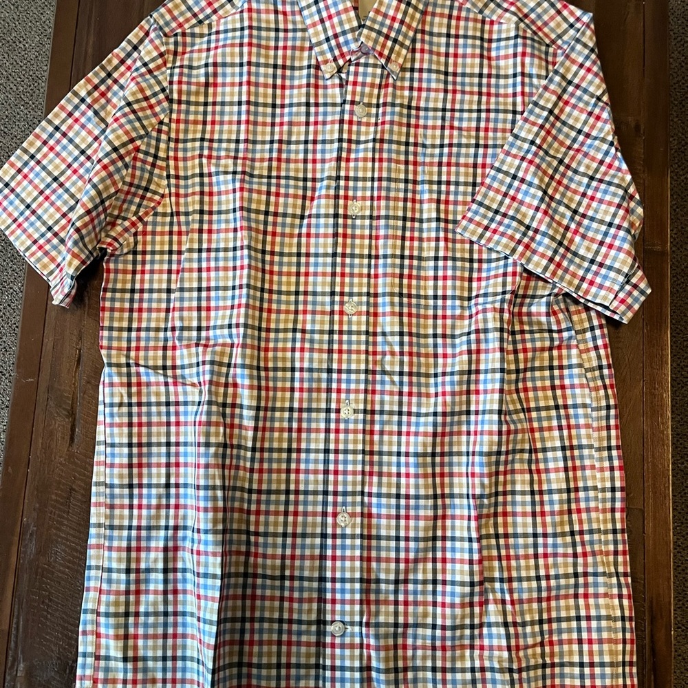 Duluth trading Company men’s short sleeve button up size medium trim - Picture 2 of 4